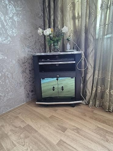 qapi olculeri: İşlənmiş, Künc Tv altlığı, Polkalı, Şüşəli — 1