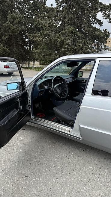 Avtomobil satışı: Mercedes-Benz 190 (W201): 2 l | 1990 il Sedan — 8