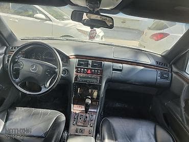 Mercedes-Benz E-Class (W210), gümüş rəng. Xarici: - Klassik W210 — 9