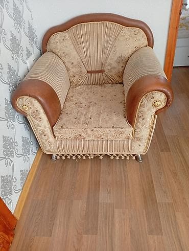 kresli: Klassik tərzli yumşaq kreslo - Rəng və materiallar: Bej-qəhvəyi — 3