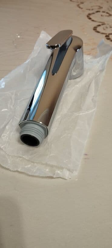 Kafel və bitirmə daşları: Gigiyenik duş, şlankı və duşun divara bağlantı hissəsi, yenidir — 6