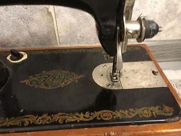 taxta qaşıq: Klassik mexaniki tikiş maşını - Çuqun korpuslu, ağır və sabit — 4