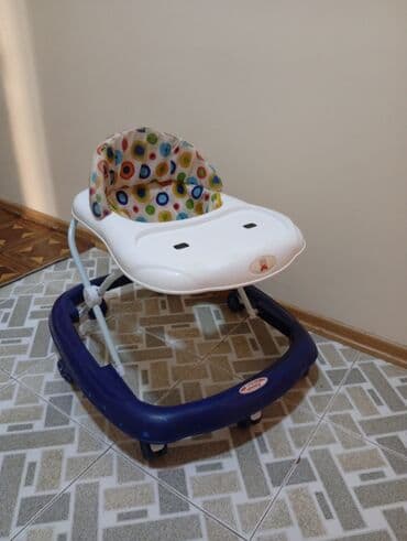 yuxuda körpe uşaq görmek: Mavi rəngli uşaq gəzdirici, uşağın ilk addımlarını atmasına kömək — 1