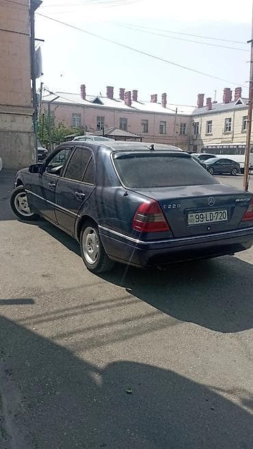 bmw 320 94: Mercedes-Benz 200: 2 l | 1995 il Sedan — 6