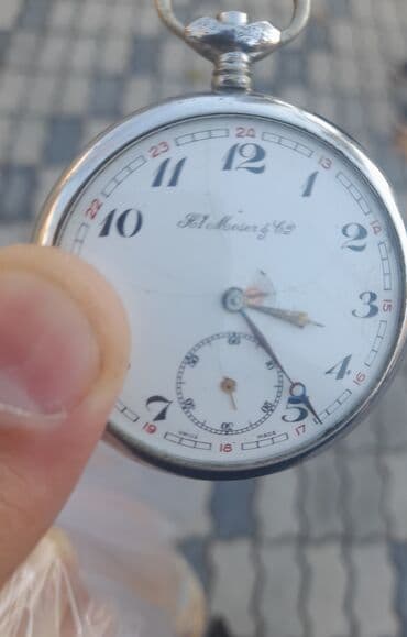 Heykəlciklər: H. Moser & Cie cib saatı Saat işləmir.Üst hissəsi itib.Qiyməti — 2