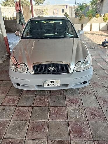 Hyundai Sonata: 2.7 l | 2002 il Sedan