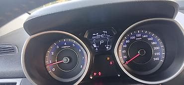 toyota corolla 2007 1.4 diesel: Hyundai Elantra: 1.8 l | 2012 il Sedan — 8