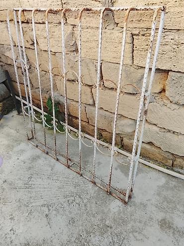 Dəmir pəncərə barmaqlığı.4eded var hər biri 30man - Material: qalın