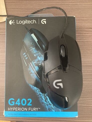 stul ustu kamputerler: Logitech G402 Hyperion Fury oyun siçanı. Qara rəngdədir və erqonomik — 2