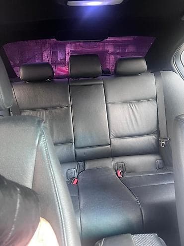 318i bmw: BMW 3 Series sedan - Kuzov: 4 qapılı sedan, qara rəng - Generasiya — 5