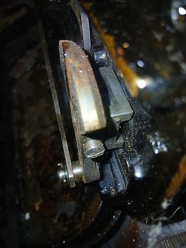 antik mebellər: Məhsul: mexaniki tikiş maşınının alt mexanizmi (köhnə model) Təsvir — 4