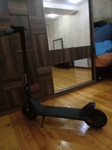 çap maşını: Xiaomi elektrik skuteri - Qatlanan şassi: Sütunda “Xiaomi” loqosu — 1