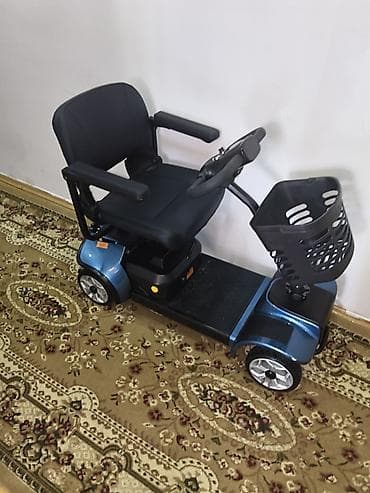 Kompakt elektrikli mobil skuter – 4 təkərli, şəhər daxili hərəkət və