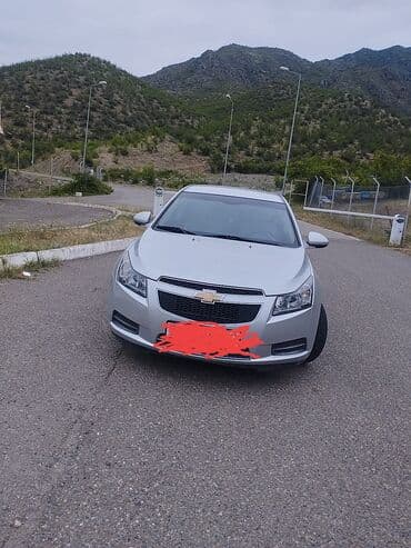 chevrolet cruze r17: Chevrolet Cruze sedan – gümüşü rəng Əsas məlumatlar: - Model — 2