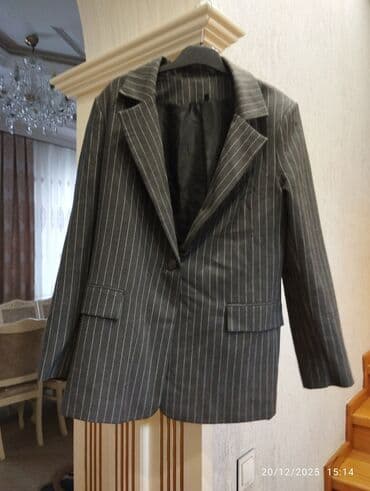 Qadın üçün zolaqlı bleizer - Rəng: tünd boz, nazik ağ şaquli zolaqlar