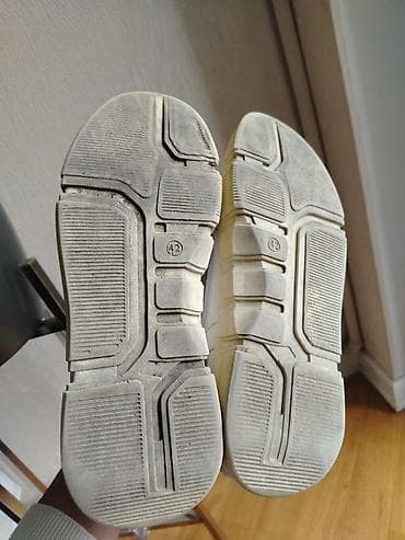 ağ krasovka: Ağ rəngli idman ayaqqabısi vəziyyəti şəkildə görsənir. - Rəng: ağ — 4