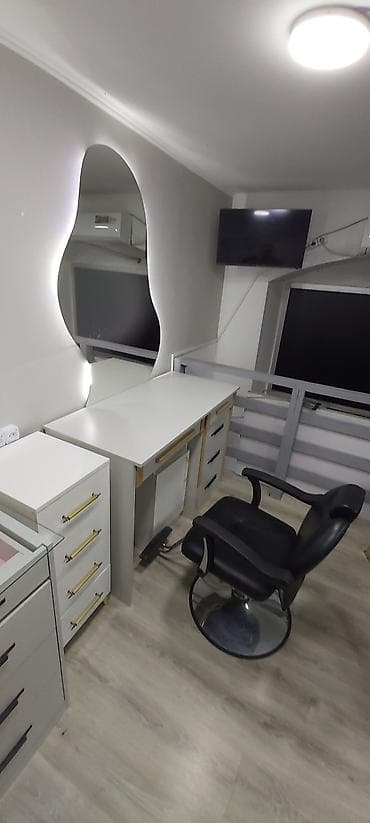 dırnaq stulu: Məhsul: Vizaj/saç ustası üçün iş masası və dalğalı LED güzgü dəsti Əla — 3