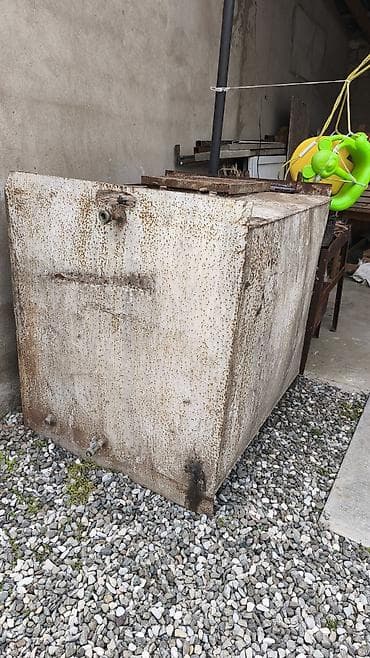 1 tonluq bak: - Material: qalın divarlı polad - Forması: düzbucaqlı, yerüstü — 2