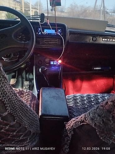 prius arxa: Lada klassik model (VAZ) – fərqli işıqlandırma və sadə interyerlə - — 4