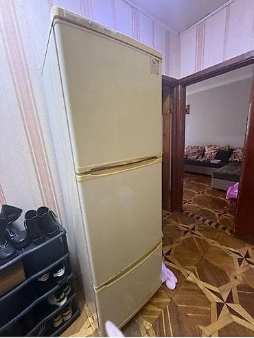 Soyuducu – 3 qapılı, üstdən dondurucu bölmə, ortada əsas soyutma