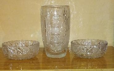 Kəsilmiş şüşədən dekorativ dəst: - 1 ədəd iri vaza - 2 ədəd kiçik