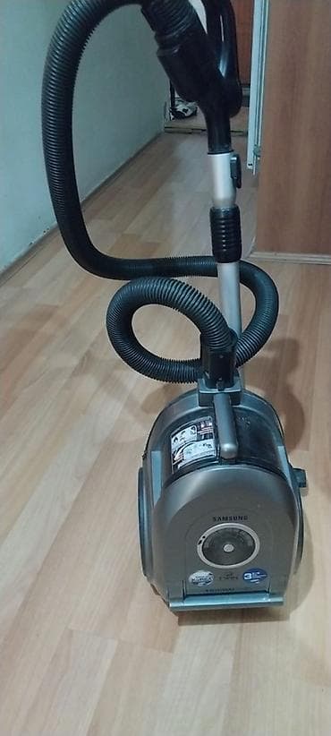 Samsung tozsoran – 1800W gücündə, siklon tipli (kisəsiz) sistem. - Güc — 6