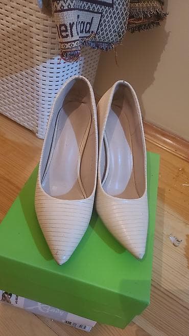 Qadın ayaqqabıları: Bej rəngli qadın tuflisi - Model: klassik, ucu sivri - Topuq: qalın — 3