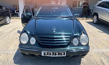Mercedes-Benz E‑Class (W210) sedan - Korpus: qara/yaşıl tünd rəngli