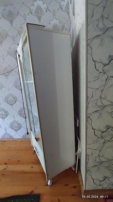 şkaflar ucuz: Şüşə vitrindən ibarət dekorativ dolab - Material: ağ laminat korpus — 4