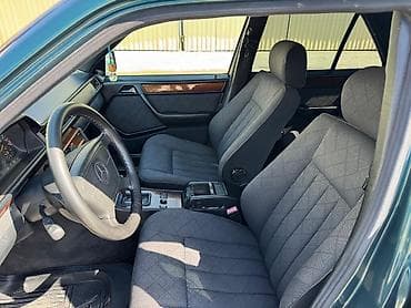 qayiq mator: Mercedes-Benz E 220: 2.2 l | 1995 il Sedan — 8