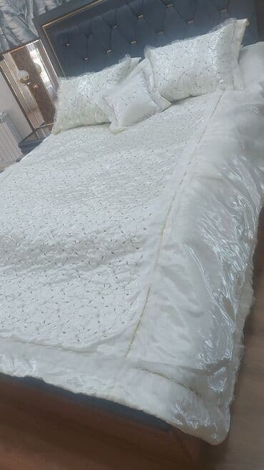 Yataq üçün İşlənmiş Yataq örtüyü