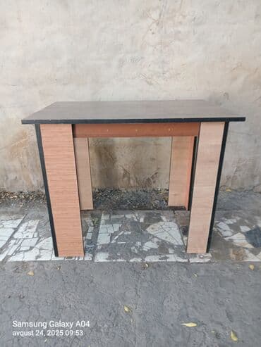 Kompüter masası, Açılmayan, Laminat, Dördbucaq masa