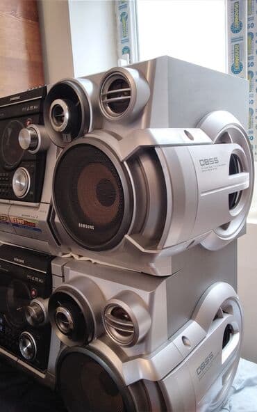 səs gücləndrici: 3800 w Güclü səs sistemi 2 Basoviki 2 Səs Kalonkaları var — 5