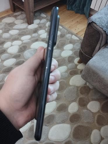 xiaomi mi a1: Smartfon – tam ekranlı, ön kamerası ekranın ortasında yerləşən deşikli — 9