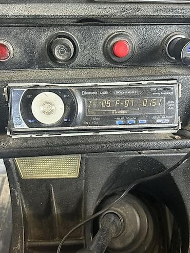Pioneer avtomobil audio dəsti - Başlıq (maqnitola): Pioneer, ön
