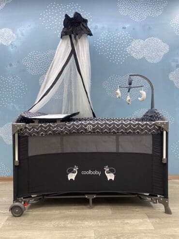 Coolbaby markalı, hərəkətli təkərlərə sahib, qara rəngli, yataq dəsti