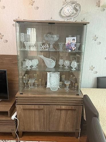 Vitrin şkaf dəsti – şüşə vitrinli bufet - Material: ağac teksturalı