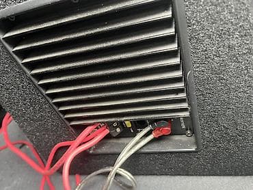 Maqnitofonlar: Avtomobil üçün səs sistemi komplekti Tərkib: - Aktiv sabvufer qutusu — 2