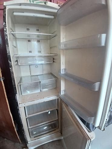 İki qapılı soyuducu və alt hissədə dondurucu Xüsusiyyətlər: - Üst