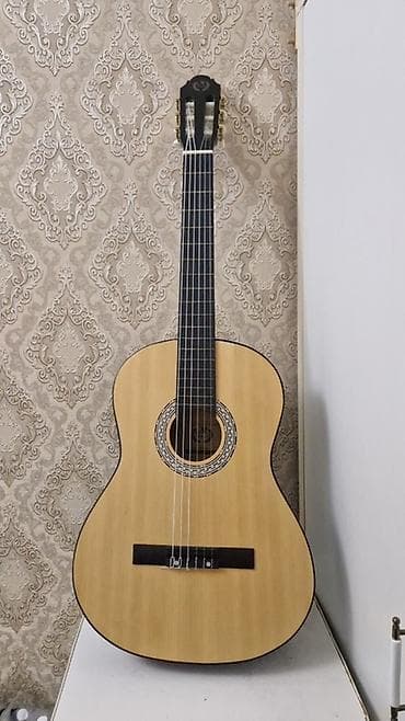 Fleytalar: Klassik akustik gitara Simləri yoxdur, 10-15 manat xərci var və — 1