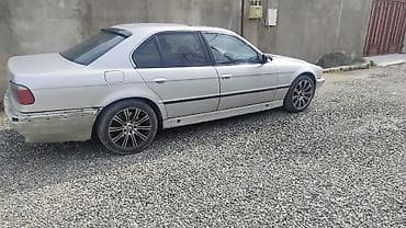 kreditle avtomobillerin satisi: BMW 7 Series sedan (E38) – gümüşü rəngdə, 4 qapılı, arxa ötürücülü — 4