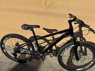 32 lik velosiped: - Dağ velosipedi, qara rəng - Alüminium tipli sərt (hardtail) çərçivə — 3