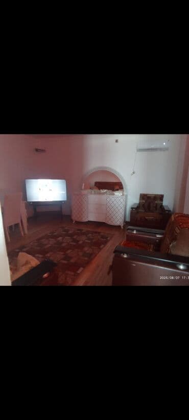 qax kiraye evler 2021: Qobu yolunda magistral yolun qiraginda 1ci ev 567 nomreli afdobus evin — 1