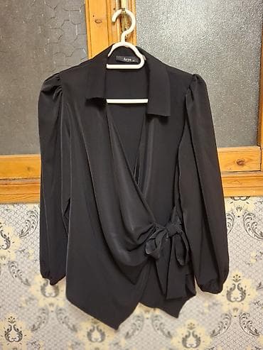 Şəxsi əşyalar: 40 razmer qara qadın bluzu - Model: kəsişən (wrap) dizayn, V-oynaq — 1