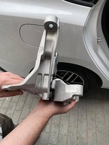 qalofka nədir: Changan A05 2025 orijinal mühərrik dayağı/braketi - İstehsalçı — 1