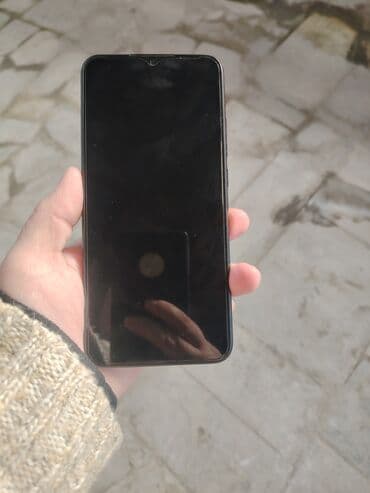 Məhsul: Xiaomi Redmi smartfon - Arxa tərəf: Redmi loqolu qara/kömür