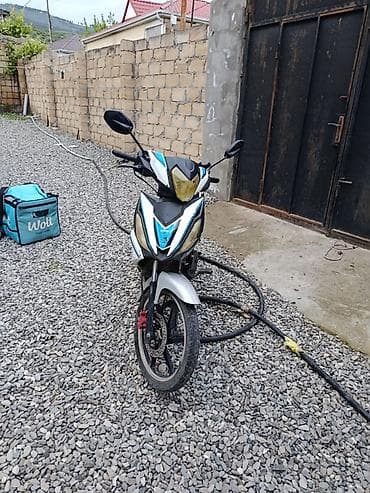 led isıq: Skuter/Moped tipli motosiklet - Korpus rəngi: ağ-qara, mavi aksentlər — 2