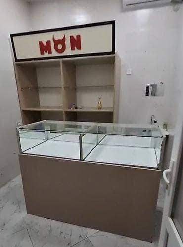 Şüşəli dolab vitrini