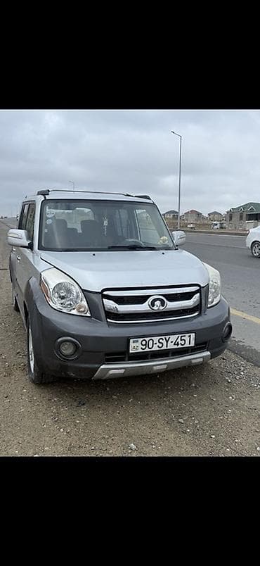 Great Wall Coolbear, gümüşü-boz rəngli kompakt krossover. Xarici: -