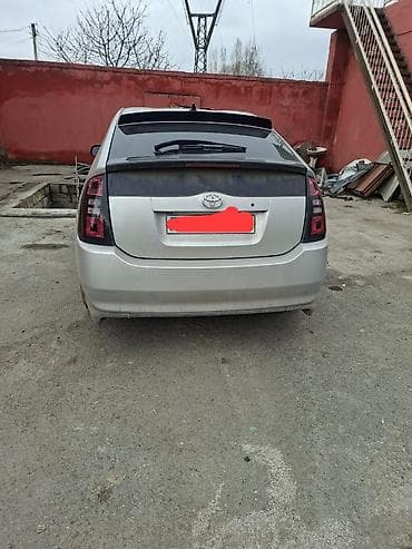 qaz 53 kuzası: Toyota Prius (2-ci nəsil) – gümüşü rəng, hibrid liftbek — 5
